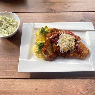Kotlet schabowy 150g z suszonymi pomidorami i parmezanem