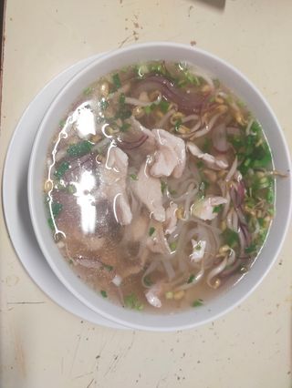 Zupa z kurczakiem i makaronem ryżowym