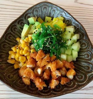 130. Poke bowl chicken