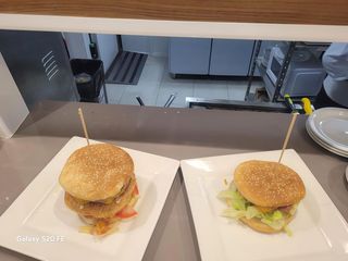 Hamburguesa De Pollo doble Con Bacon Y Cebolla