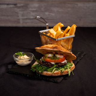 Meniu Burger Surf N`Turf(burger de vita+cartofi)Home Made