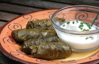 ტოლმა ვაზის ფოთოლში