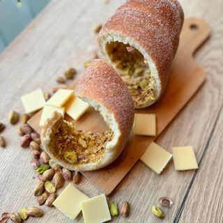 Kołacz z kremem pistacjowym 