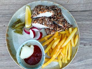 Шніцель курячий з картоплею фрі (320/50г)