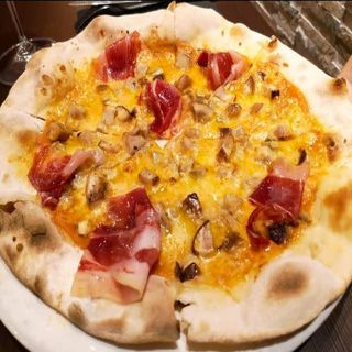 Pizza Boletus, Foie y Paleta Ibérica