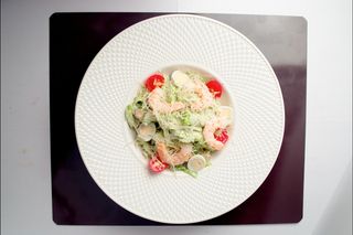 Салат "Цезарь с креветками"