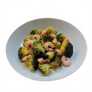 Langostino salteado con brócoli