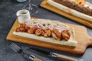 ქათმის მწვადი ნაშარაფის სოუსით