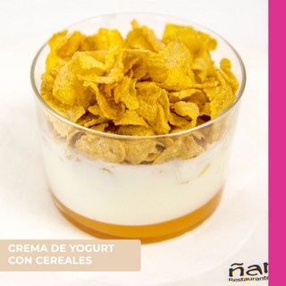 CREMA DE YOGURT con coulant de melocotón y cereales crujientes