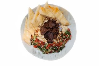 Humus cu vita si salata tabouleh