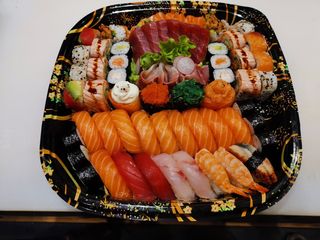 Completo sushi da 70 pezzi