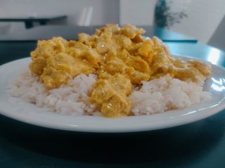 Curry de pollo con arroz