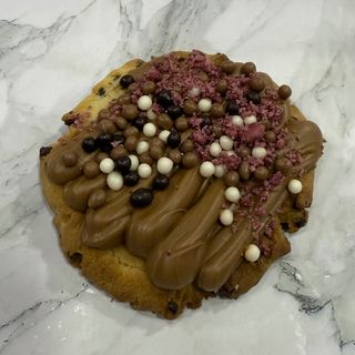 Crumble cookie con caramello e crumble al caramello