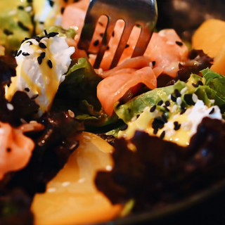 მ/დ ორაგულით, კრემ-ყველით /With salmon, cream cheese