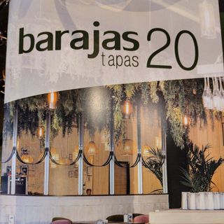 Atùn A La Plancha Con Patatas fritas y pimientos 