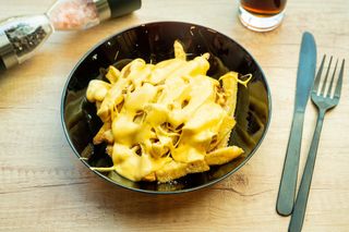 Cartofi prajiti cheddar