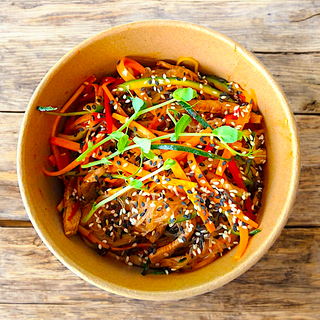 Салат з яловичиною та фунчозою