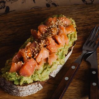 Tosta De Salmón Noruego Y Aguacate