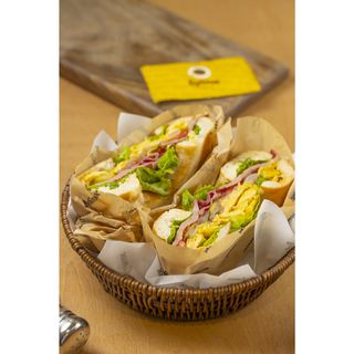 Деревенский бублик с копченой говядиной и скрэмблом (0,250гр)