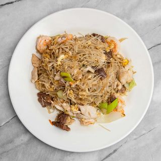 49. Fideos De Arroz Con Tres Delicias