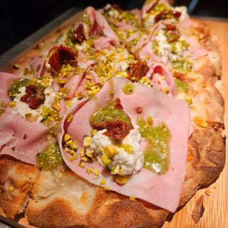 Pinsa Luca (30 cm. X 20 cm.)