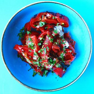 salată de ardei copt cu usturoi și pătrunjel