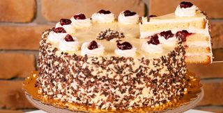 Торта йогурт с вишни (8 парчета)