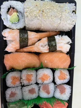B28. Sushi box
