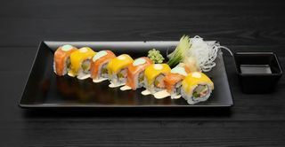 SAKURA DREAM ROLL (8szt)