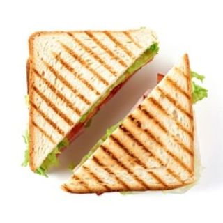 Sándwich club con patatas