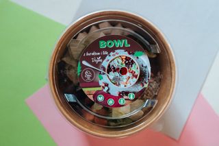 Wegański bowl z burakiem i fetą