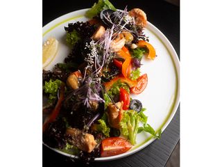 Теплий салат із морепродуктами (300g)