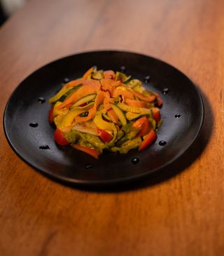 Салат з лососем і авокадо (250г)