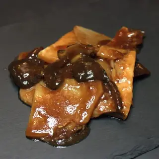 Bambú Y Setas Chinas Salteadas