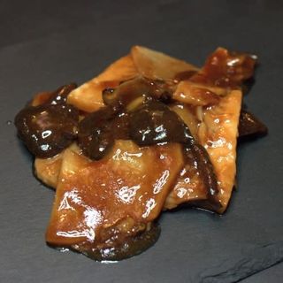 Bambú Y Setas Chinas Salteadas