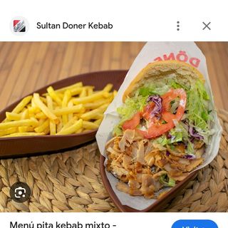 Pita kebab (3 uds.), patata (1 ud.) y 3 bebidas (33 cl.)