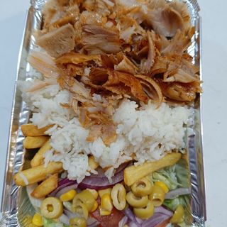 Plato kebab combinado con arroz con lata