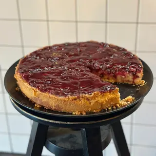 Вишневий пиріг з горіхами