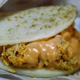 Arepas rellenas (pollo)