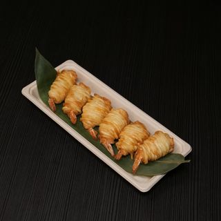 Gamberi fritti avvolto patate 