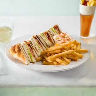 Club Sandwich (frites+boisson)