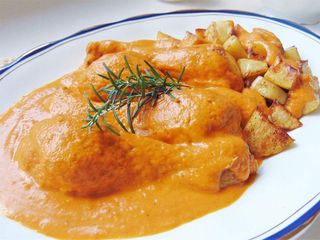 POLLO CON SALSA DE VERDURAS