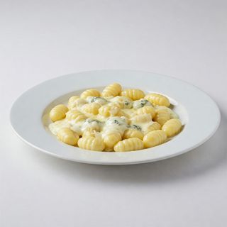 Medaljoni u umaku od kapara s njokima