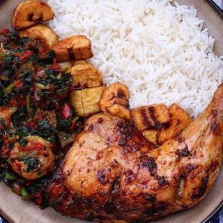 White rice served with eforiro, plantains and chicken