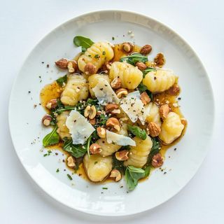 Gnocchetti al castelmagno e nocciole