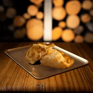 EMPANADA DE BACON, MOZZARELLA Y ROQUEFORT
