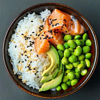 C9. Poke bowl venere di salmone