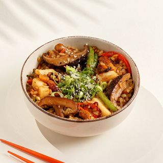 Wok orez cu fructe de mare in Sos Stridii