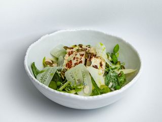 Максимально зелений салат з підсмаженим сиром Халумі (300г)