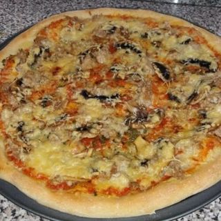 Pizza Atún (Mediana)